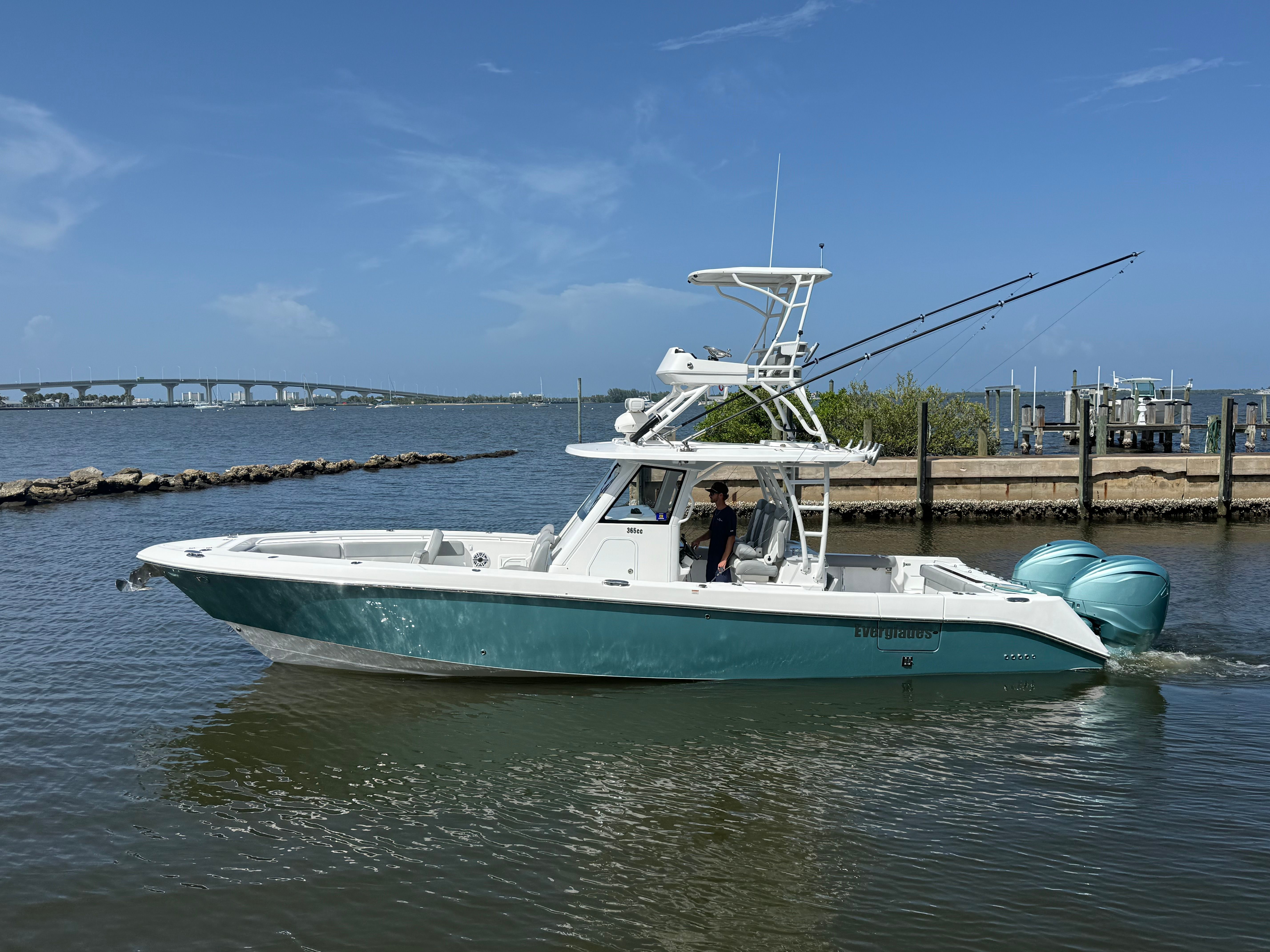 2023 Everglades 365 CC