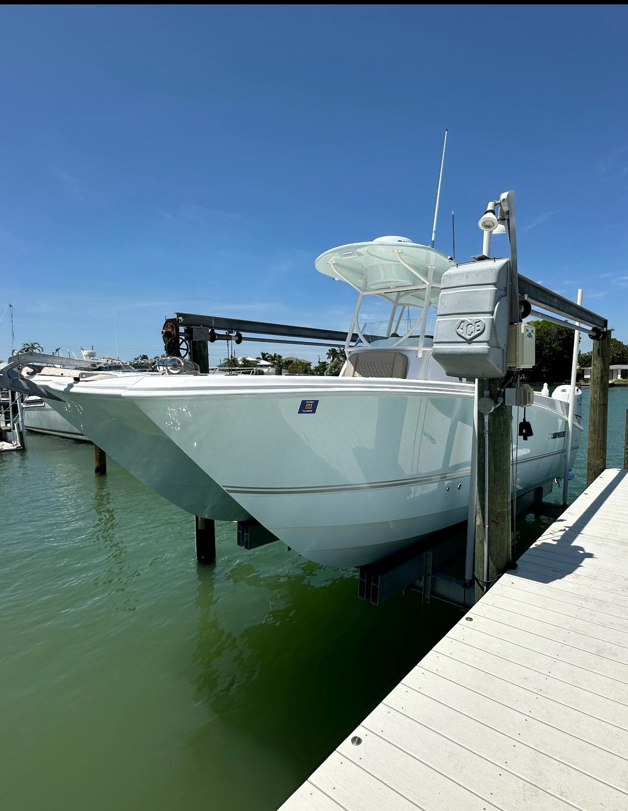 Twin Vee 240 GFX CC