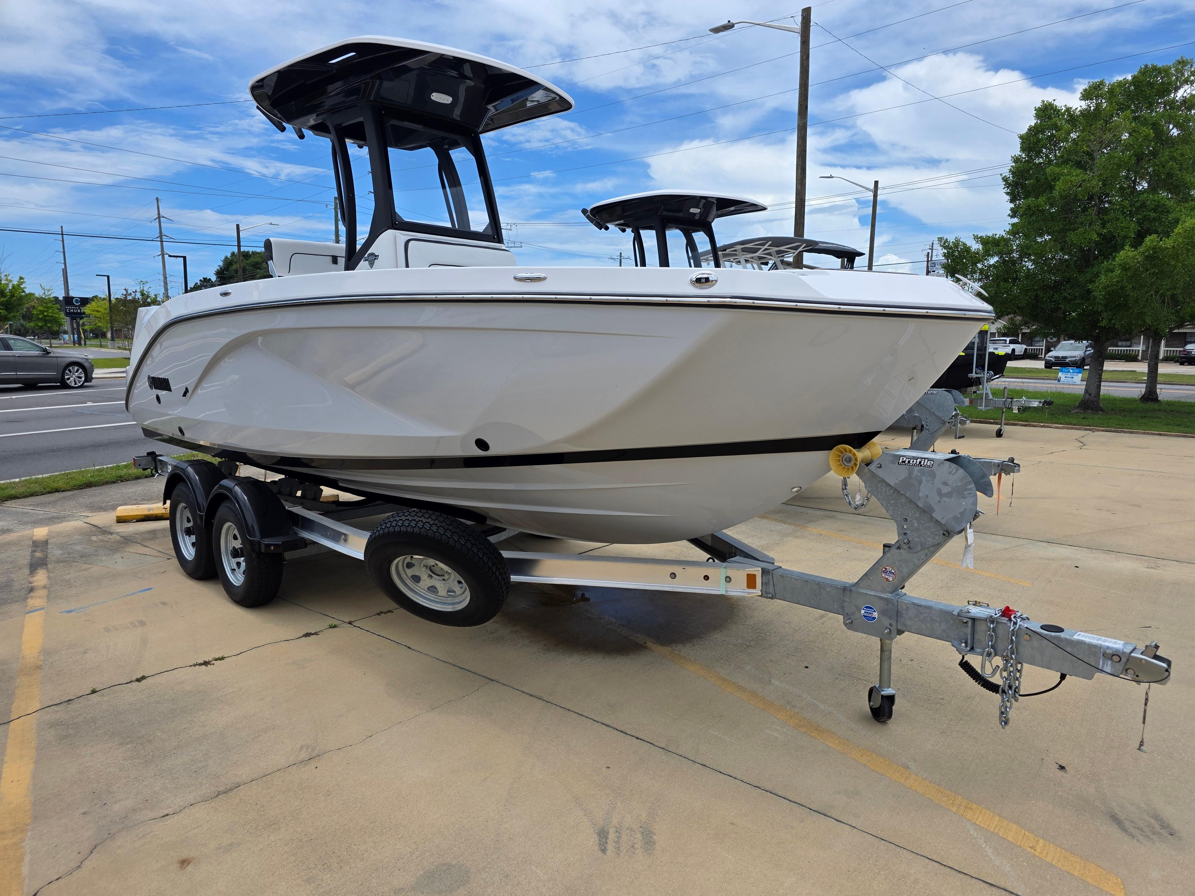 Yamaha Boats 222 FSH Sport E 2025 Yamaha Boats 222 FSH Sport E on trailer, parked outdoors.