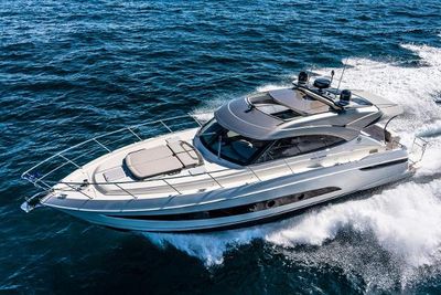 Riviera 4800 Sport Yacht Boat