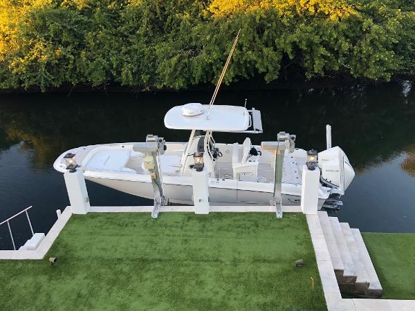2021 Boston Whaler Dauntless 27