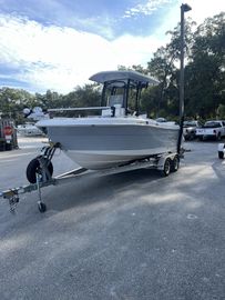 2021 Robalo R222