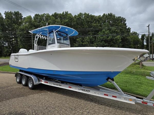 2025 Sea Hunt Gamefish 28 Coffin Box