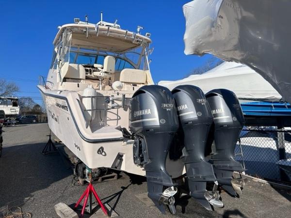 Grady-White Express 360 2007 Grady-White Express 360 boat with triple Yamaha 300 outboard engines.