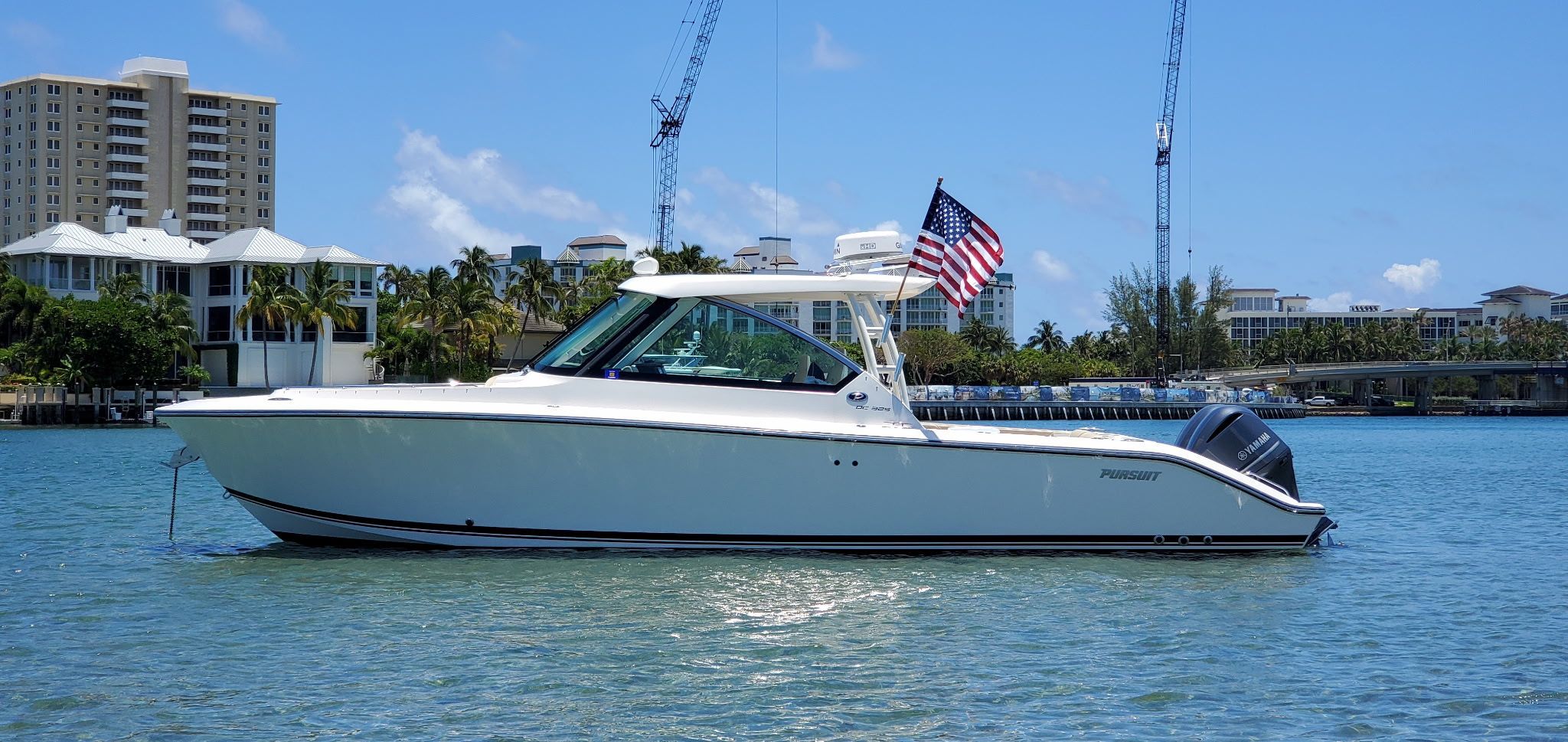 2016 Pursuit DC 325 Dual Console