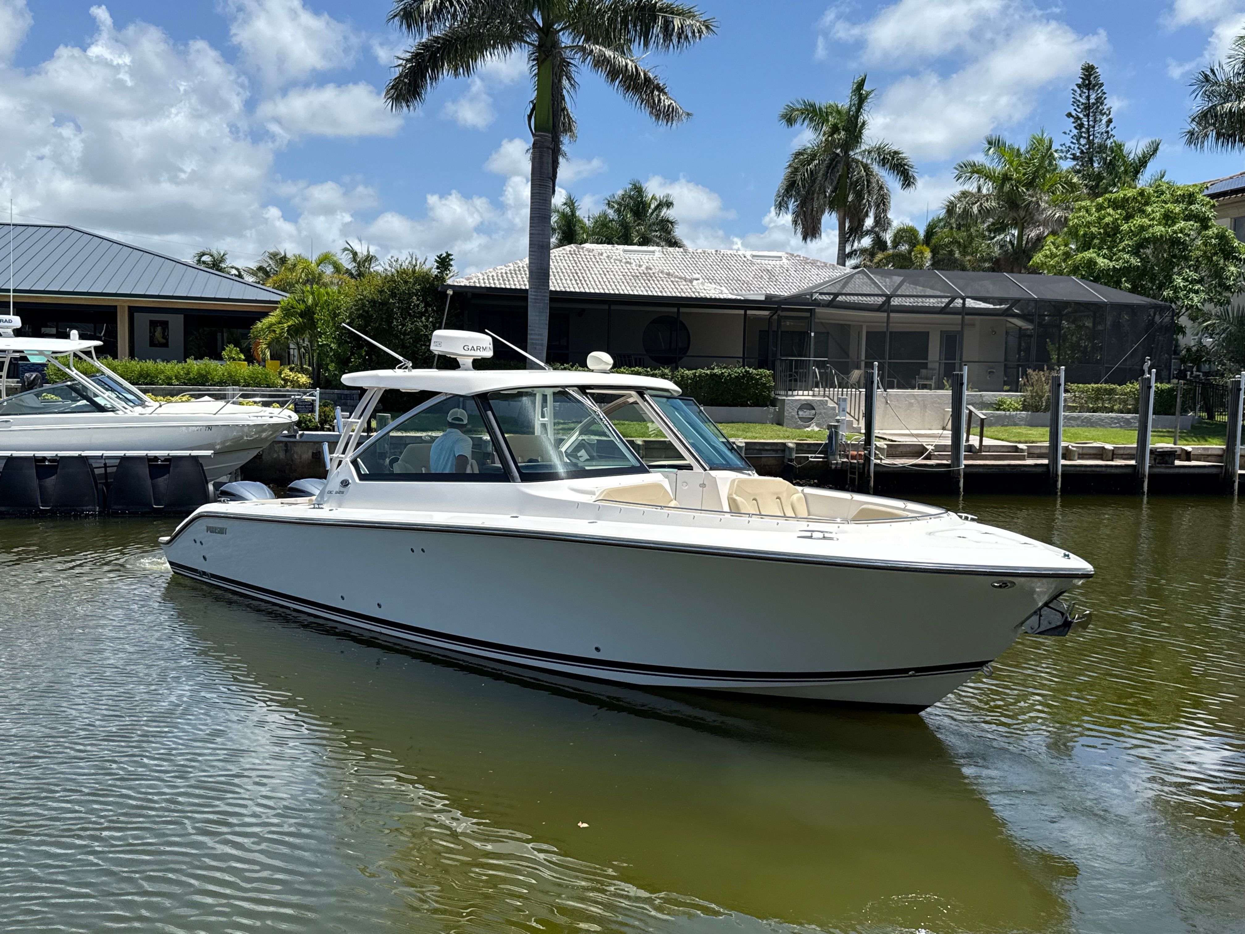 2016 Pursuit DC 325 Dual Console