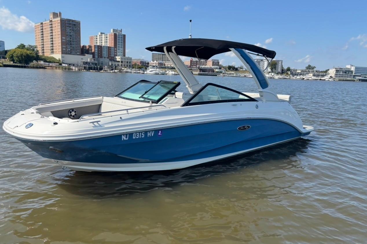 2025 Sea Ray SDX 250 Outboard