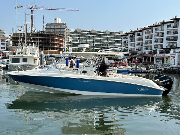 2009 Boston Whaler 320 Outrage Cuddy Cabin