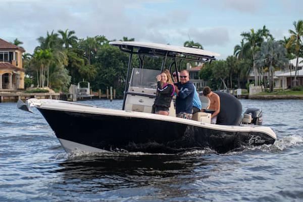Sea Chaser 24 HFC Manufacturer Provided Image
