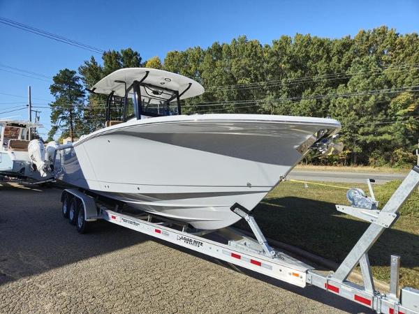 Sea Hunt Gamefish 28 Forward Seating