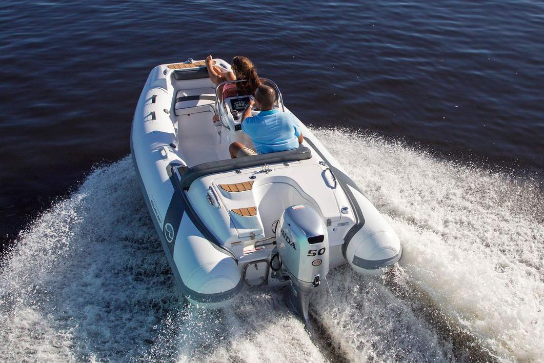 Walker Bay Boat image