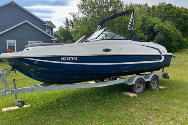 2019 Bayliner 215 Deck Boat