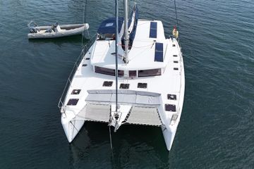 2010 Lagoon 421
