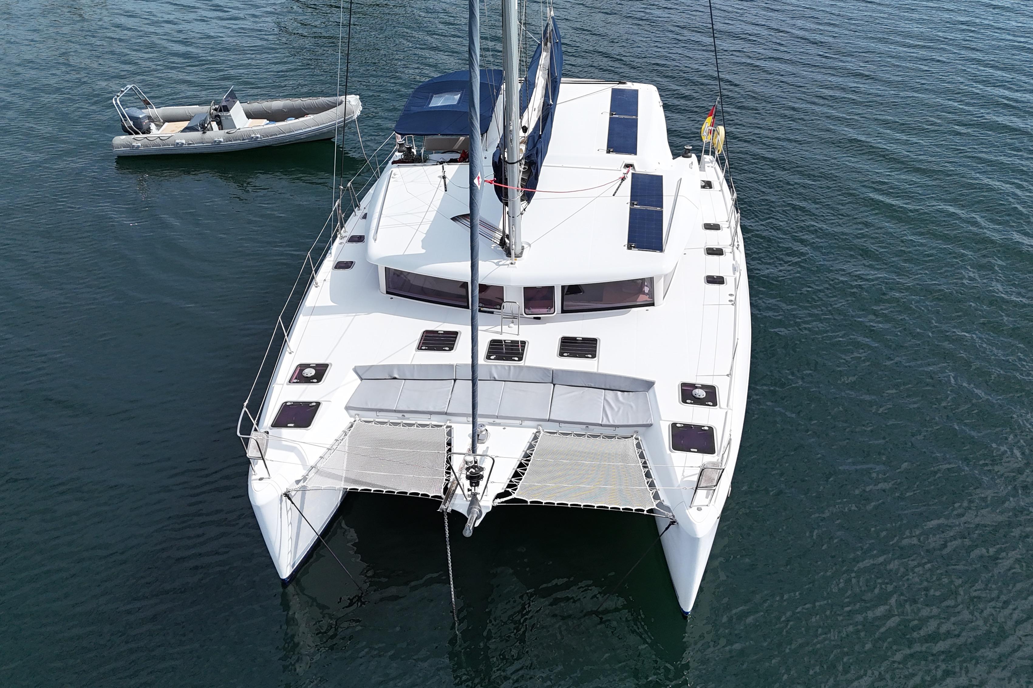 2010 Lagoon 421