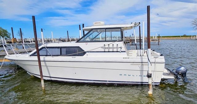 1996 Bayliner 2859 Express Cruiser