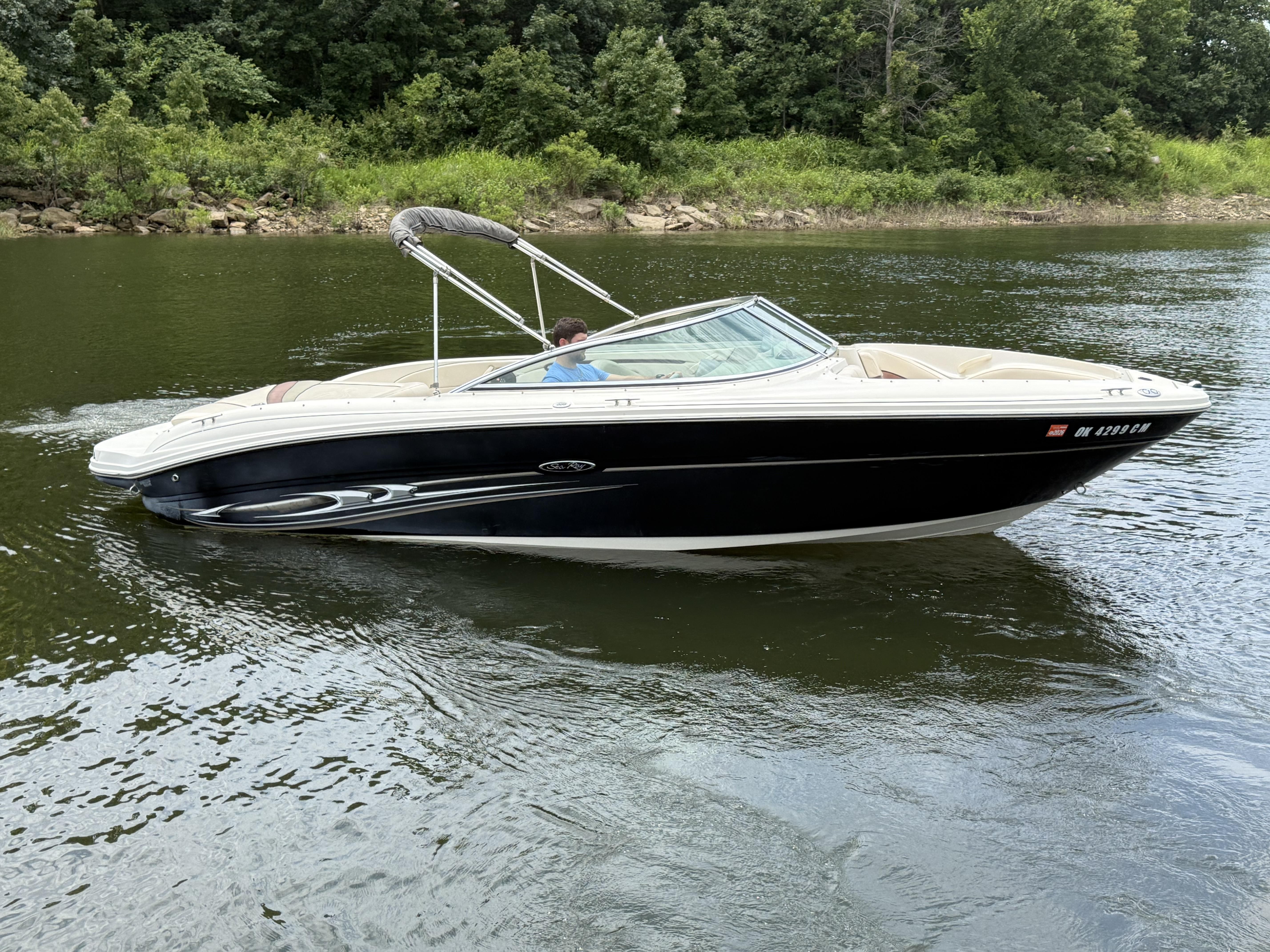 2004 Sea Ray 220 Select