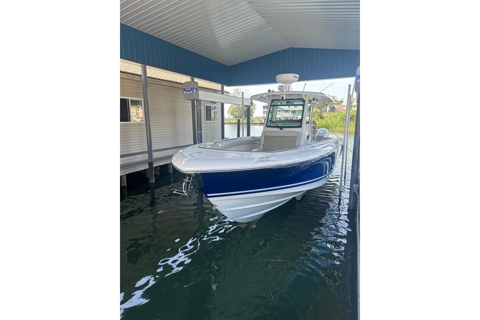 2016 Boston Whaler 330 Outrage
