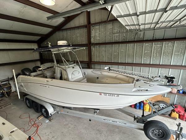 2004 Boston Whaler 270 Outrage