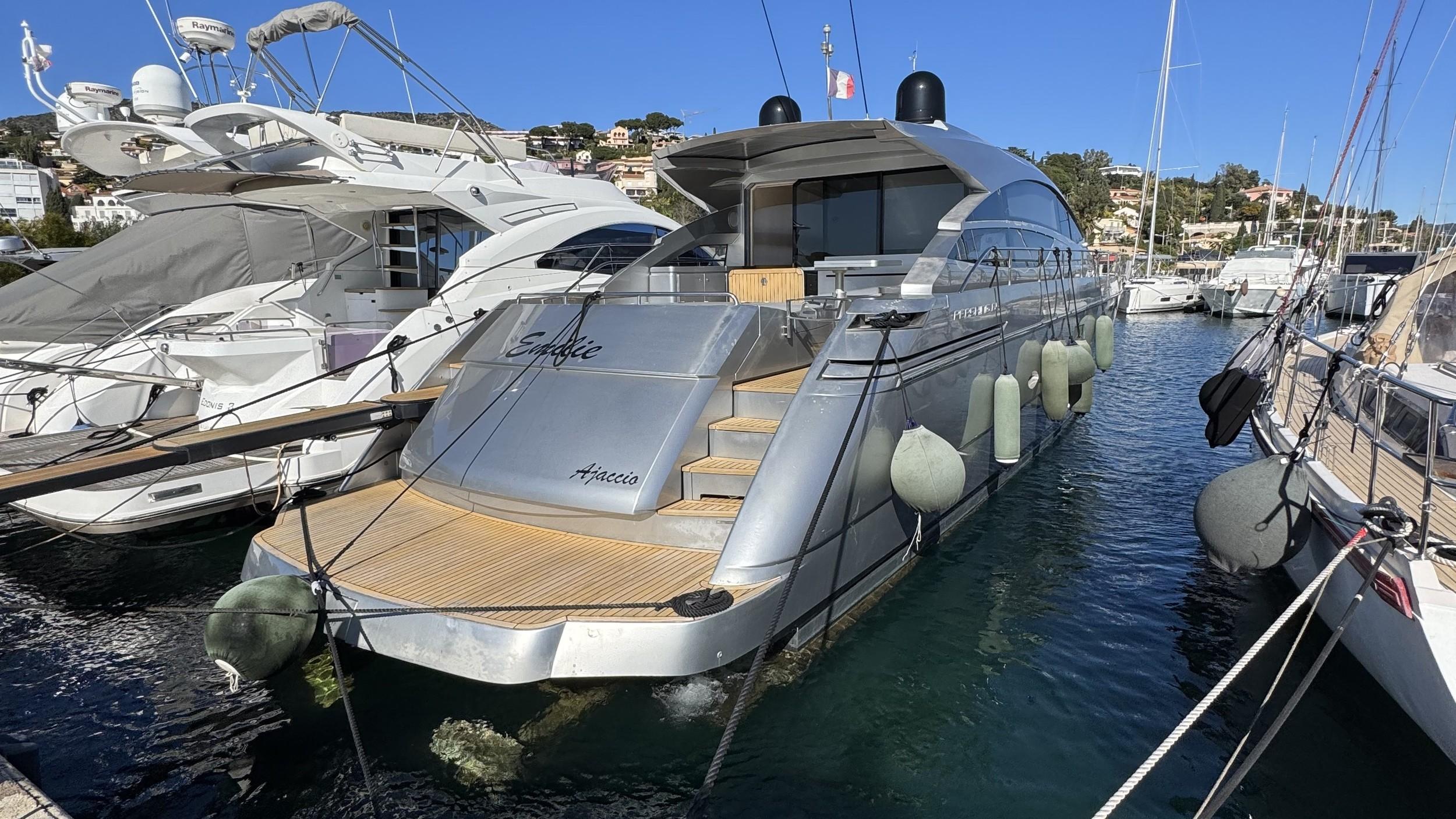 2010 Pershing 64