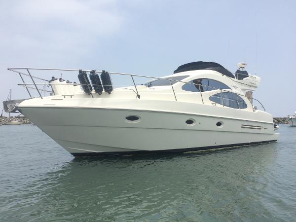 2005 Azimut 43