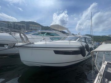 2020 Sealine S330