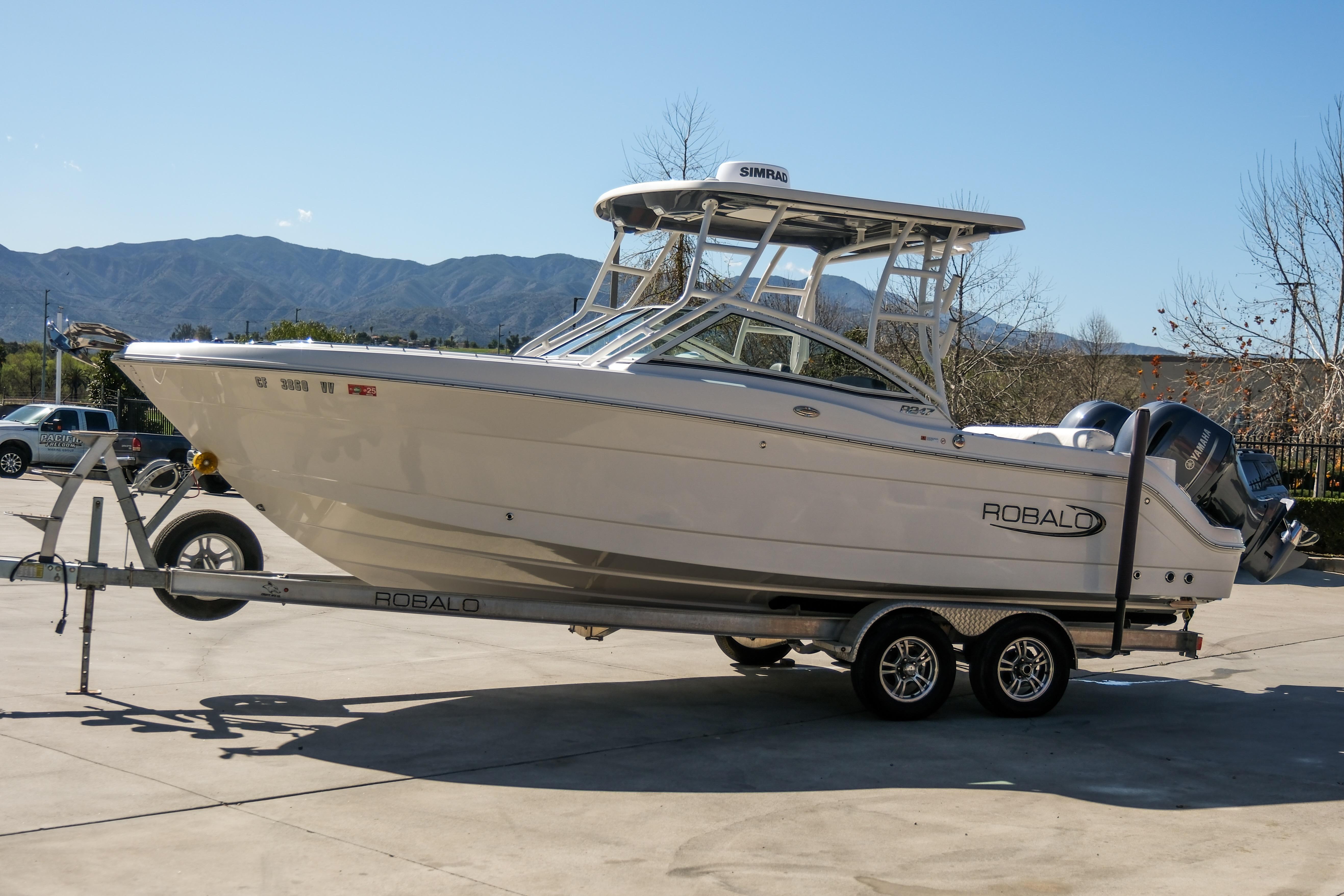 Robalo R247 DC