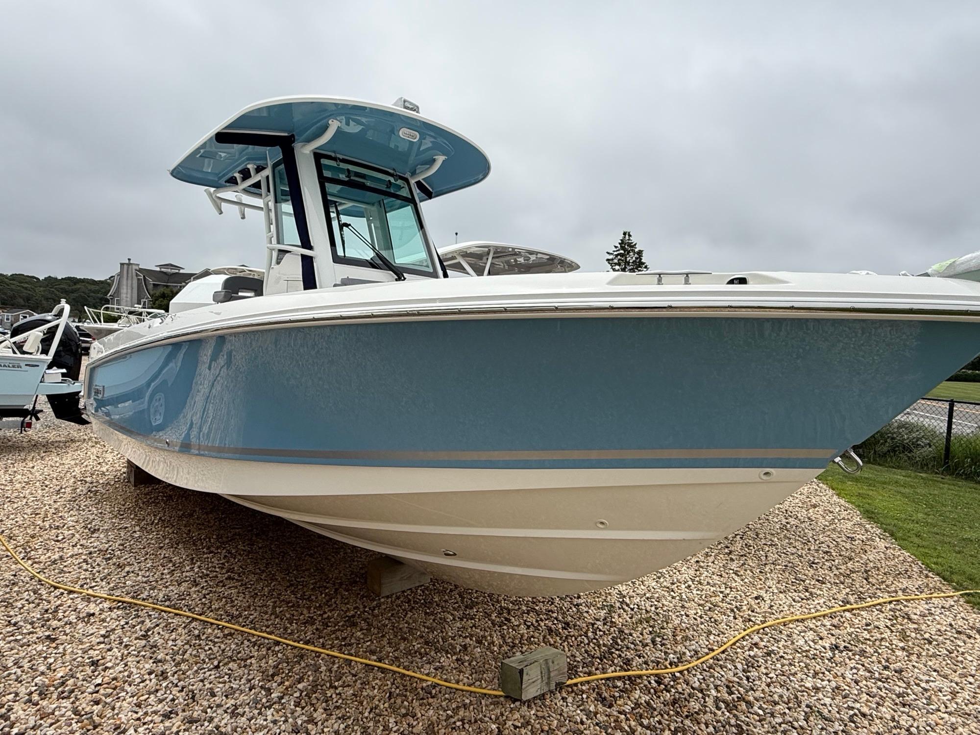 2026 Boston Whaler 250 Outrage