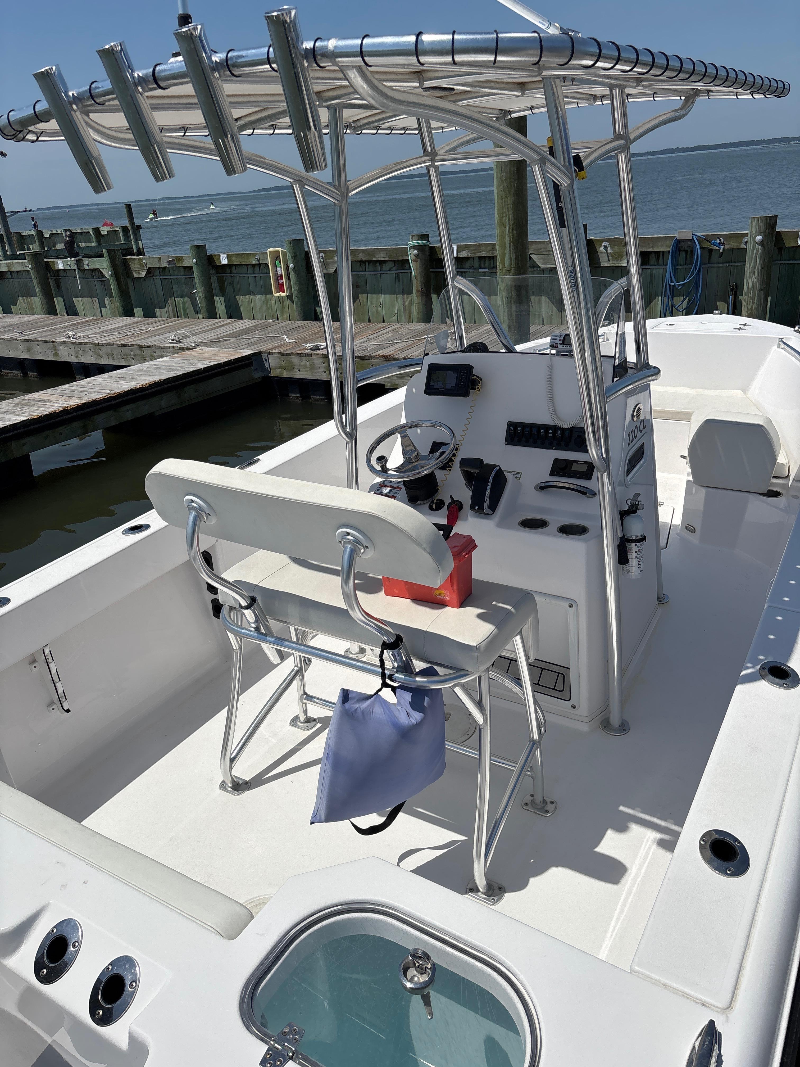 2024 Aquasport 2200 Center Console