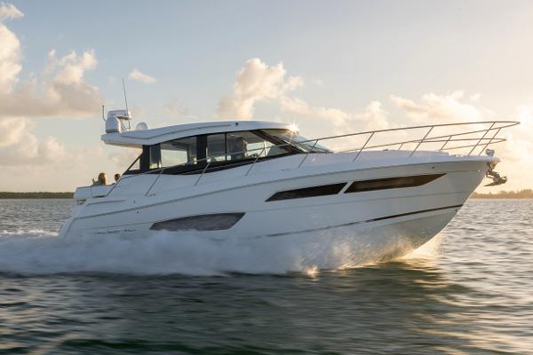 2021 Regal 38 Grande Coupe