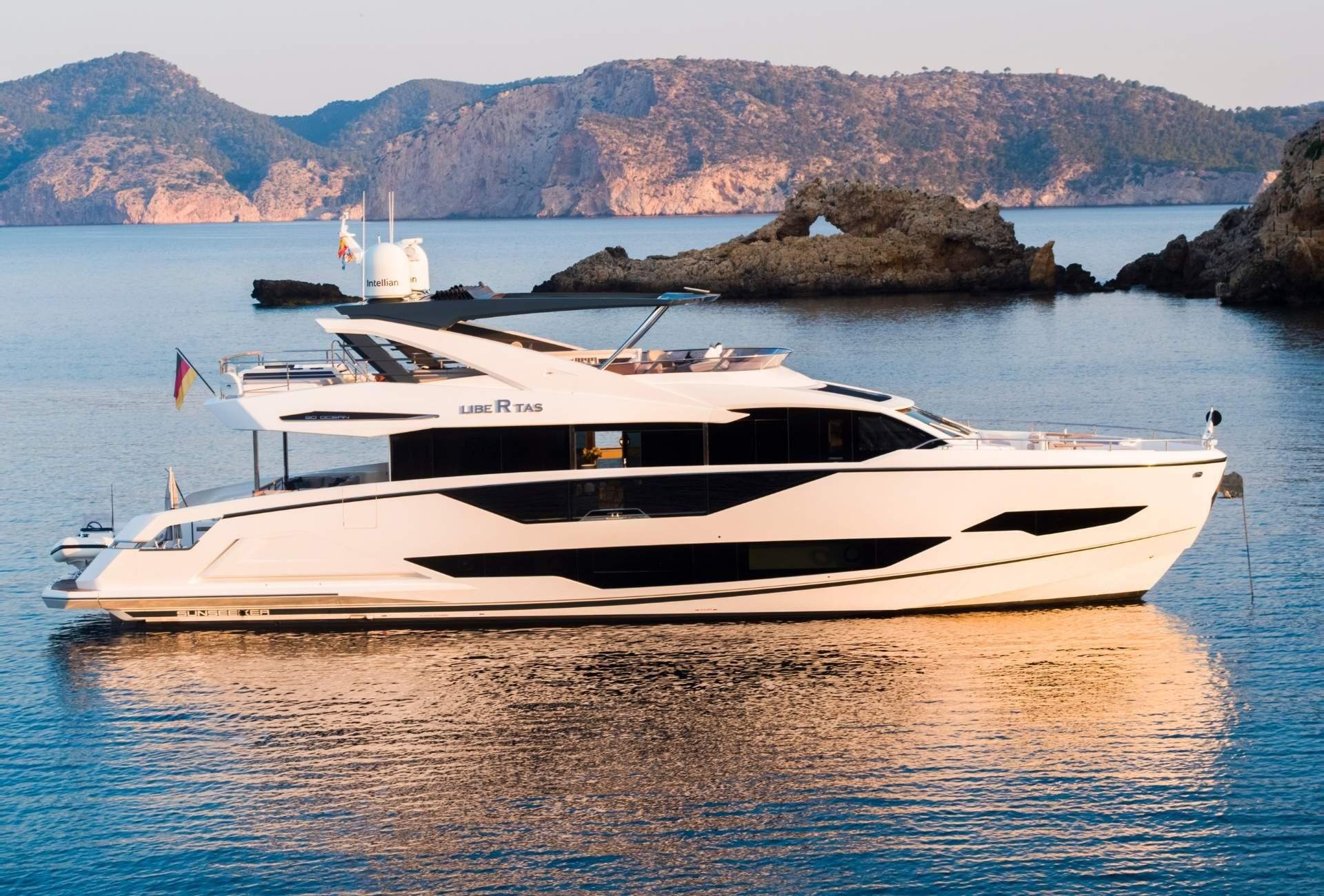 2021 Sunseeker 90 Ocean