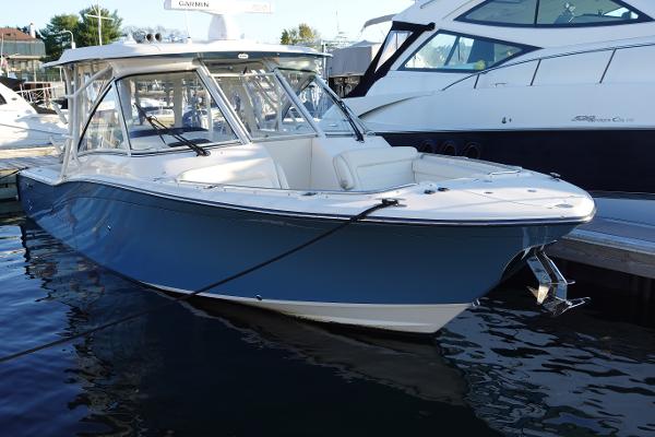 Grady-White Freedom 325 2021 Grady-White Freedom 325 boat docked in marina, featuring sleek design and blue hull.