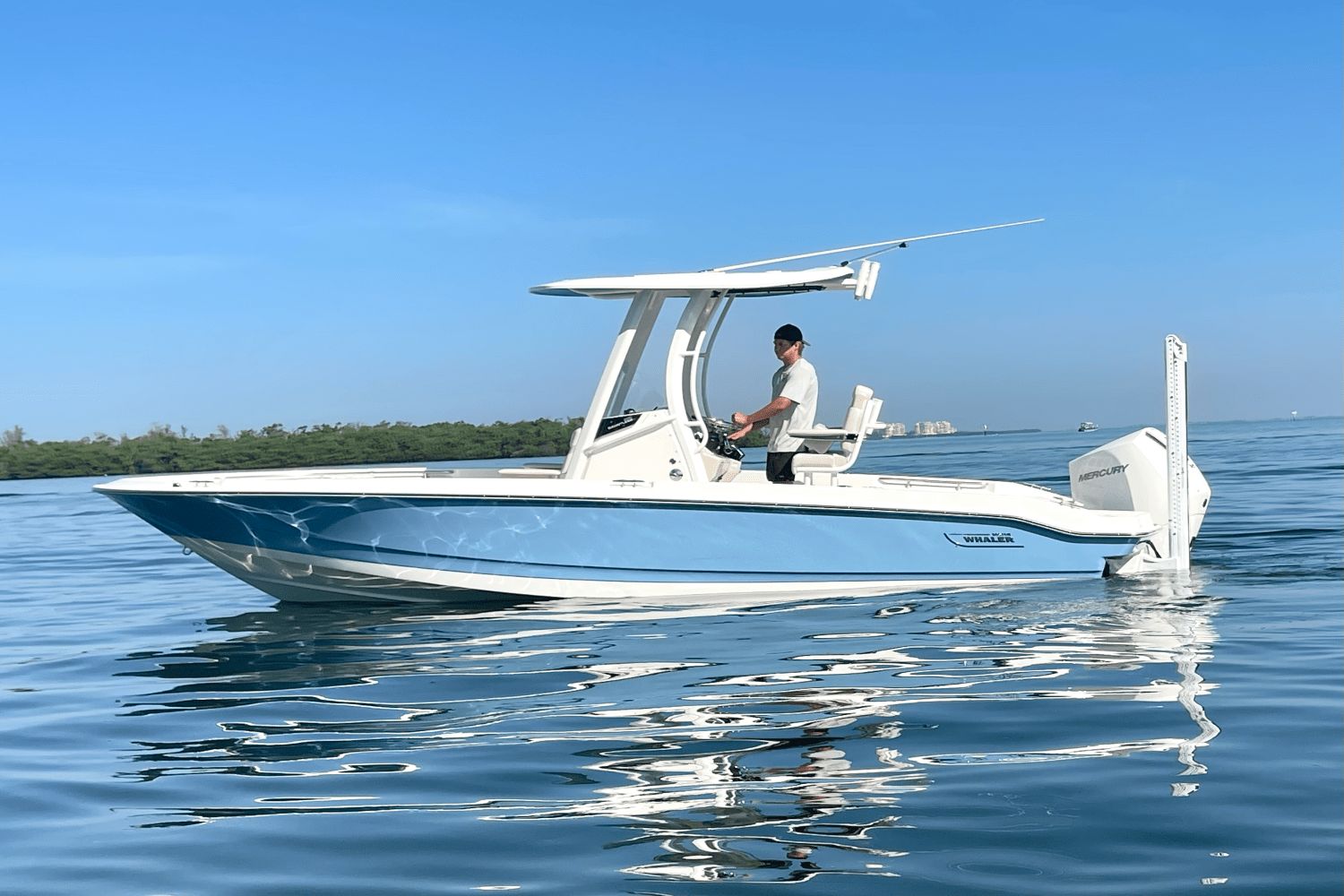 2026 Boston Whaler 220 Dauntless