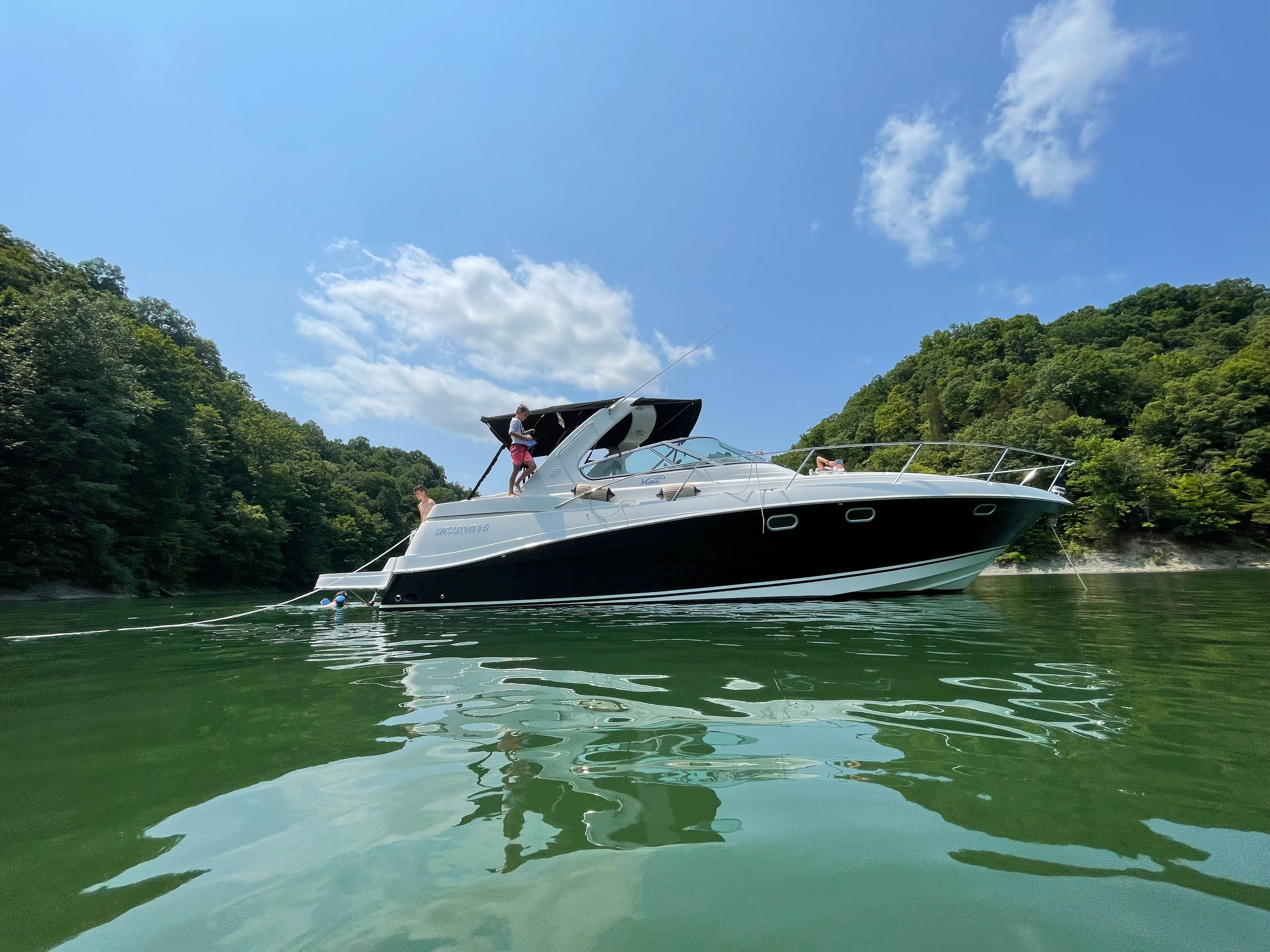2003 Four Winns 378 Vista