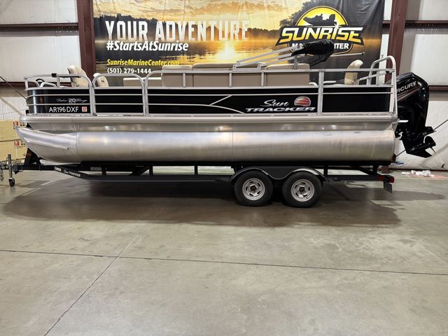 Sun Tracker Fishin' Barge 20 DLX W/Mercury 90