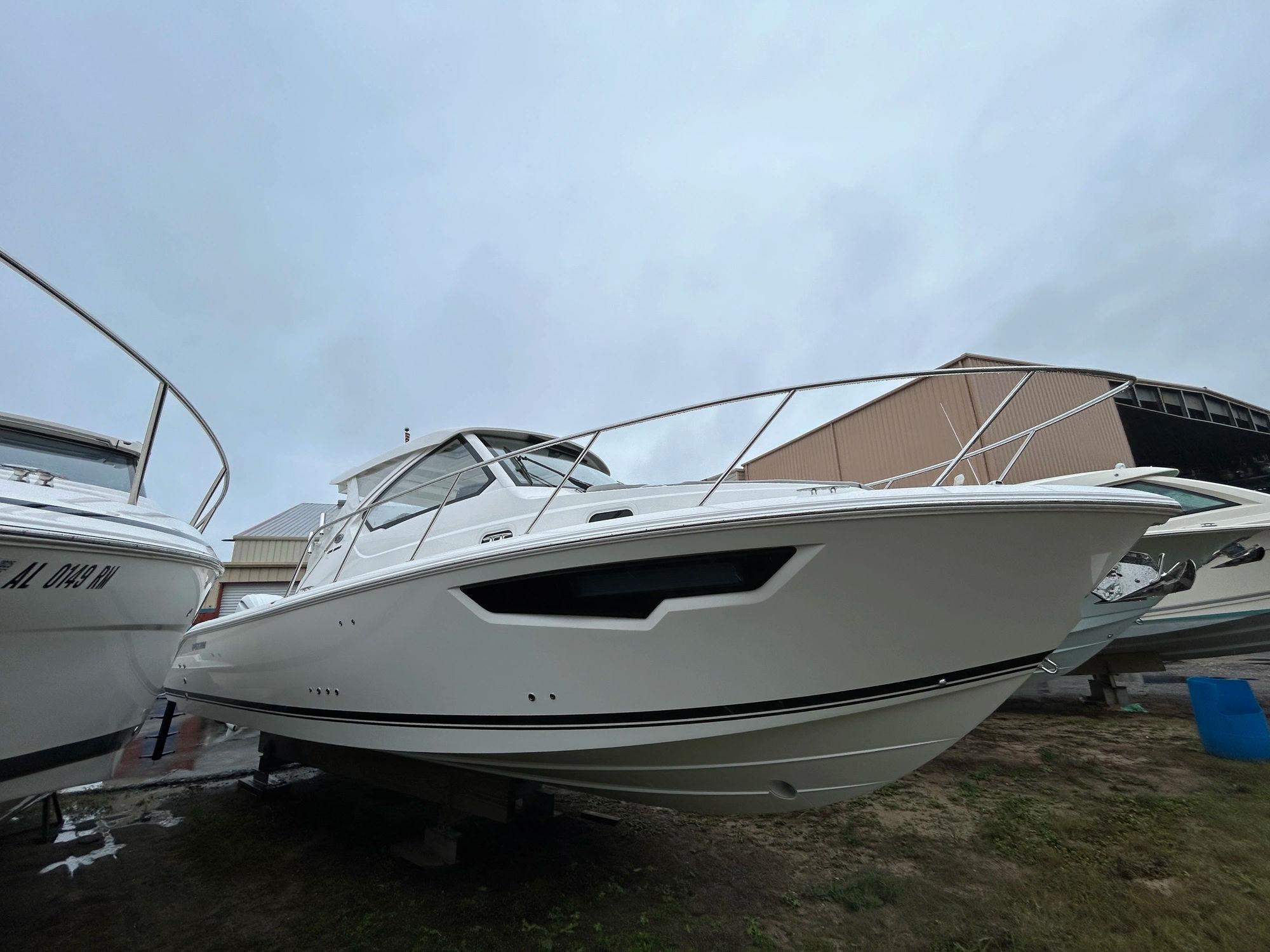 2025 Pursuit OS 325 Offshore