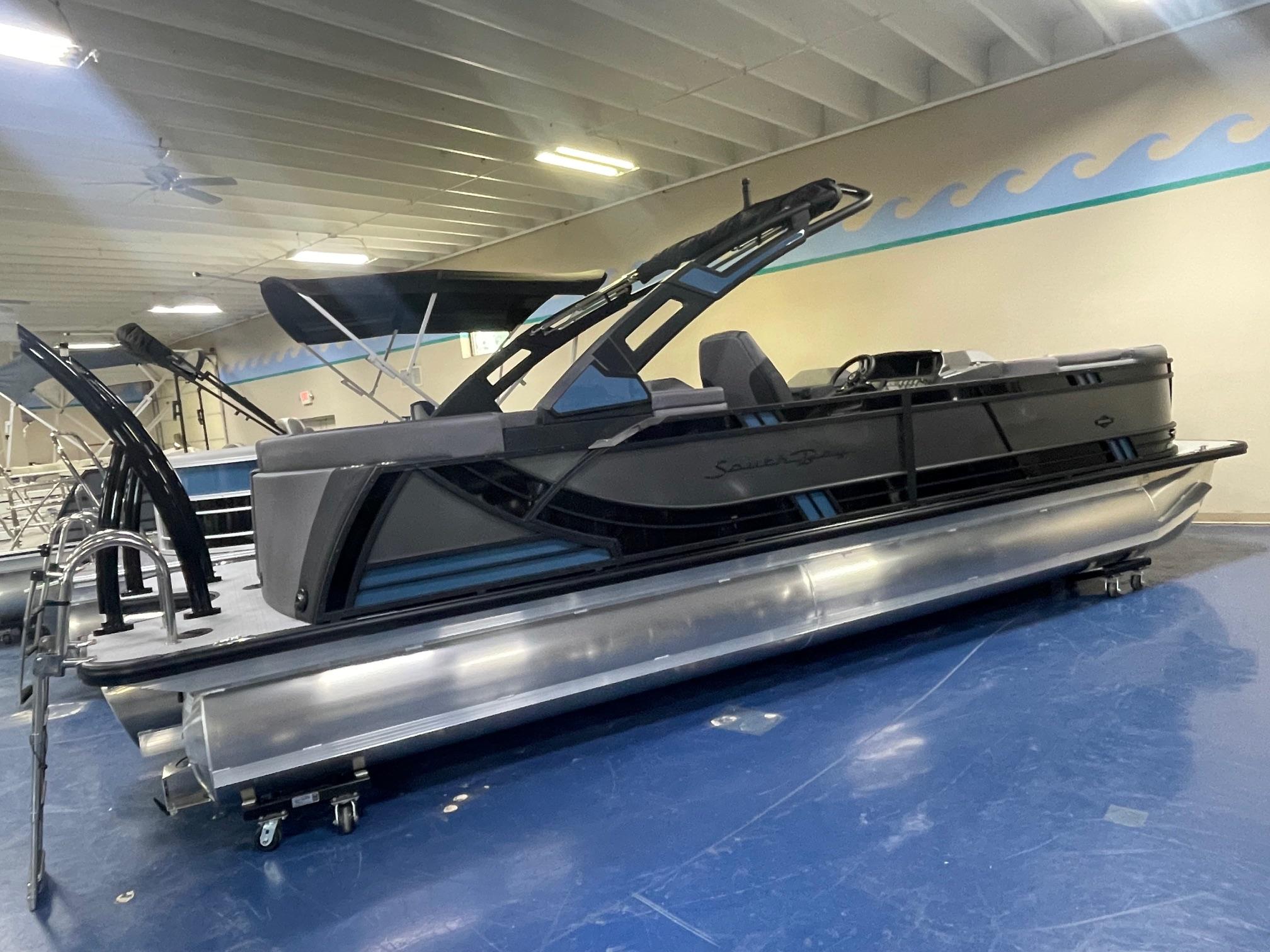 South Bay 525 RS 3.0 Arch 2026 South Bay 525 RS 3.0 Arch pontoon boat in showroom, sleek design, modern features.