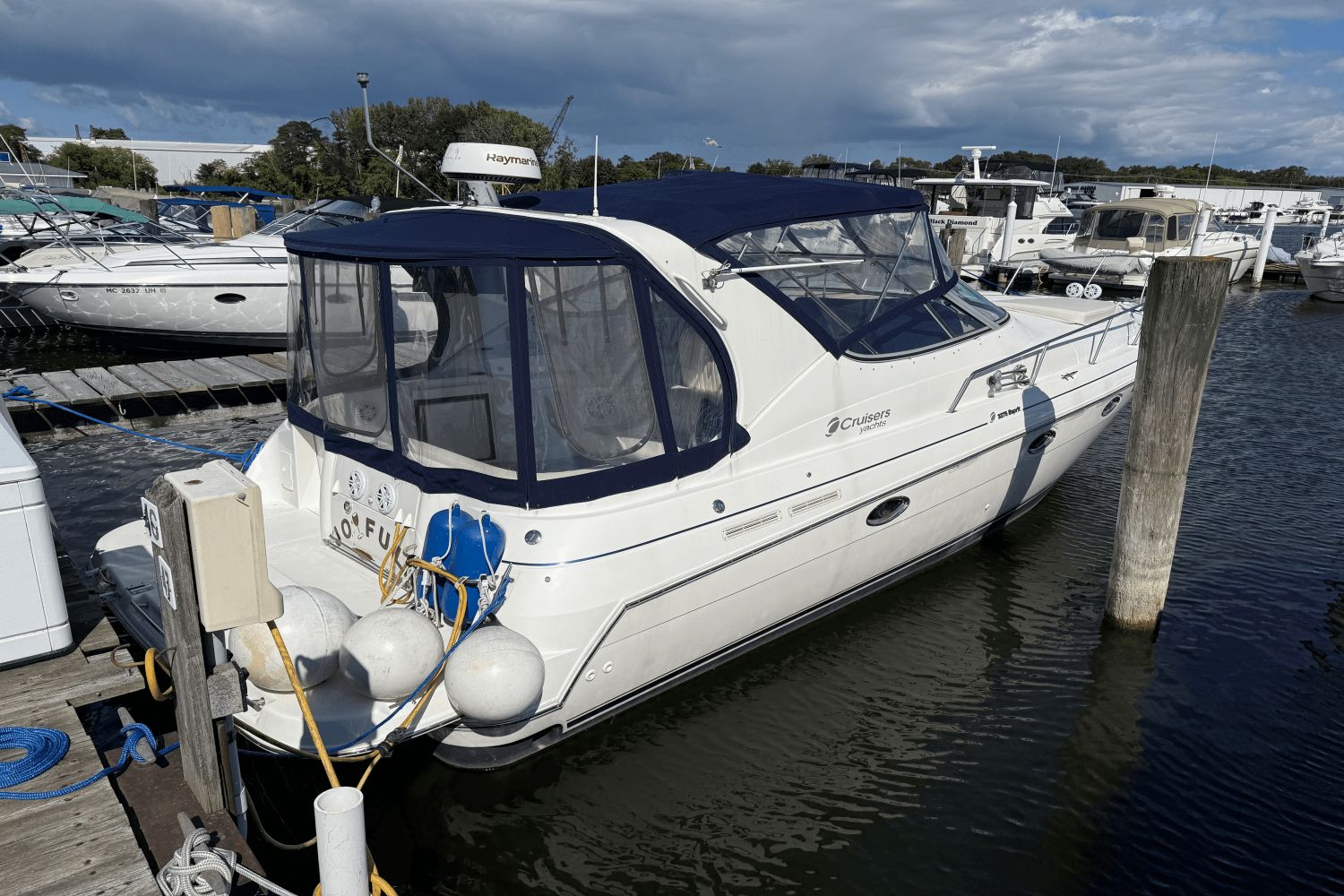1999 Cruisers Yachts 3375 Esprit