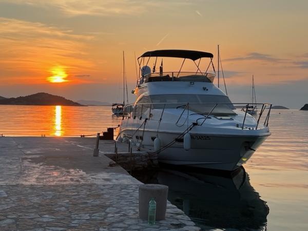 Sealine F42/5