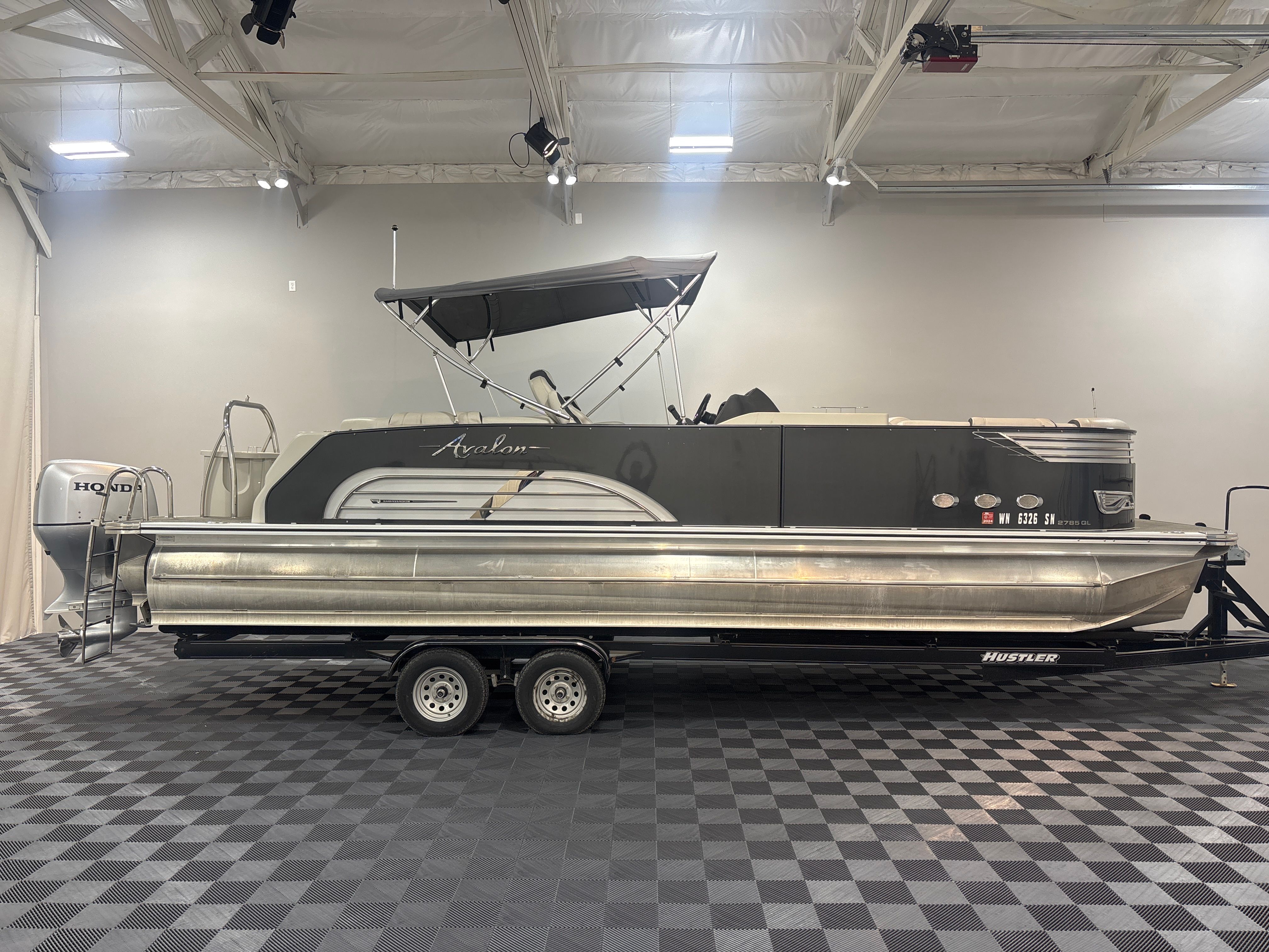 Avalon Ambassador QL 2785 2017 Avalon Ambassador QL 2785 pontoon boat on trailer in indoor showroom.