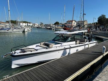 2025 Axopar 37 Sun Top