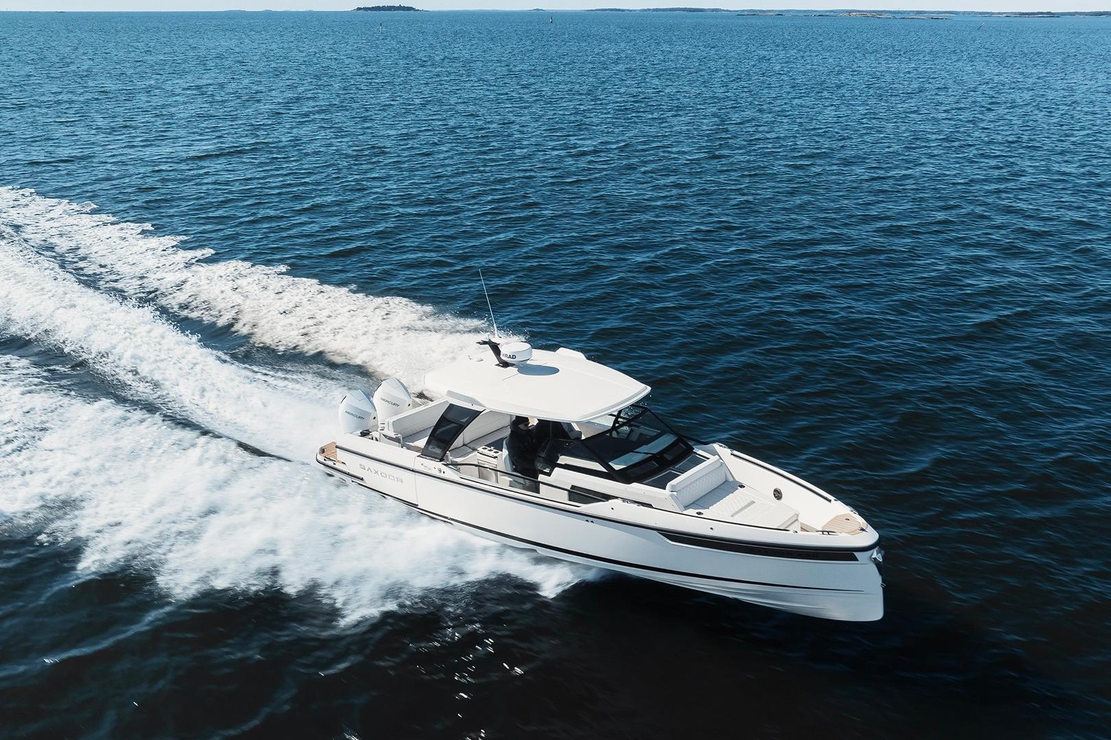 Saxdor 320 GTO 2026 Saxdor 320 GTO cruising on open water, showcasing sleek design and performance.