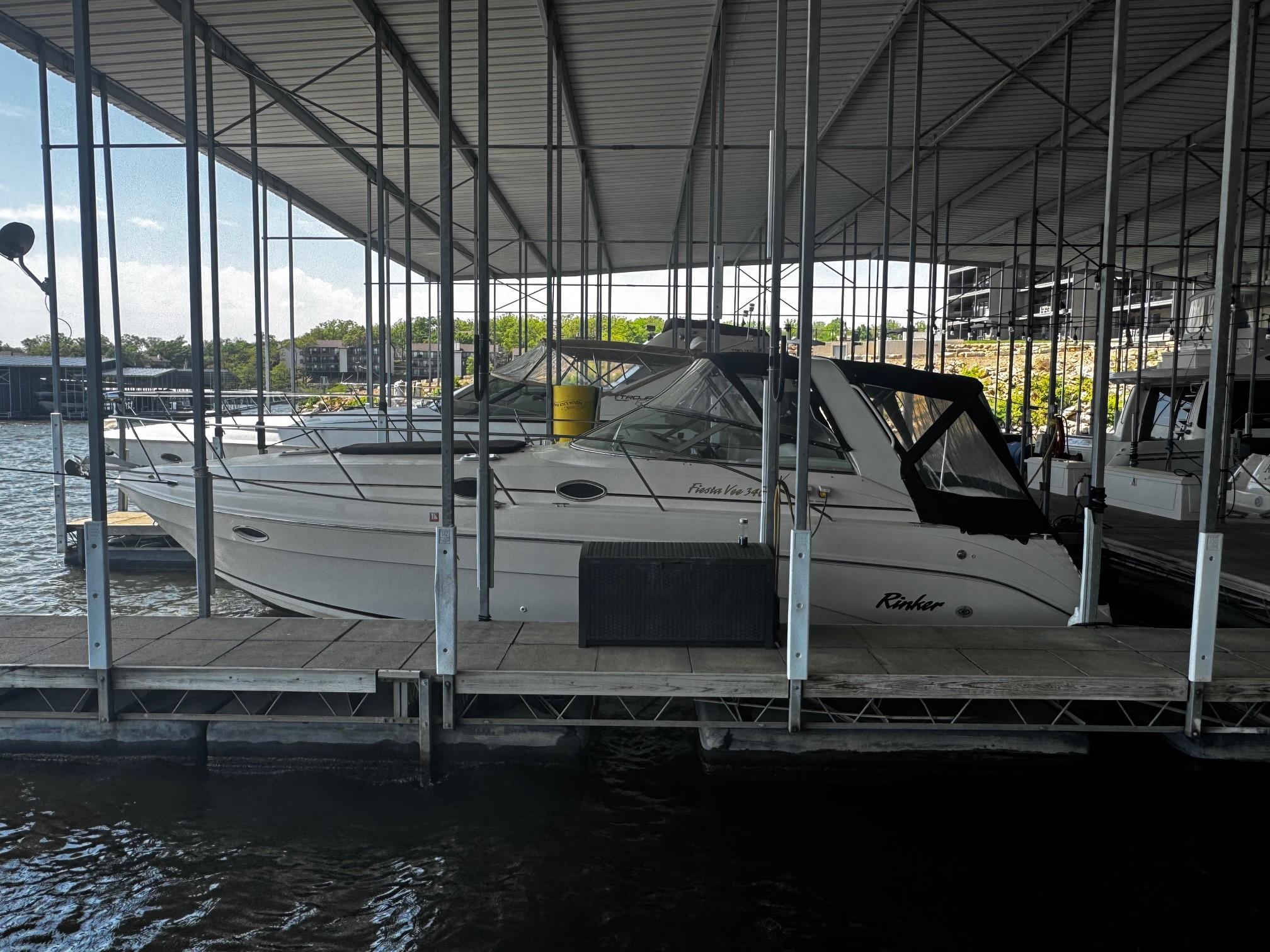 Rinker 340 Fiesta Vee