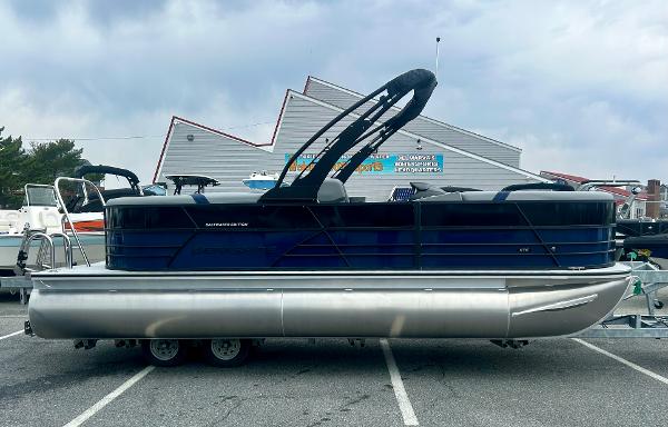 Berkshire 22RFX ARCH CTS 2.75 2025 Berkshire 22RFX ARCH CTS 2.75 pontoon boat on trailer, parked outdoors.