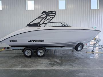 2025 Yamaha Boats AR250