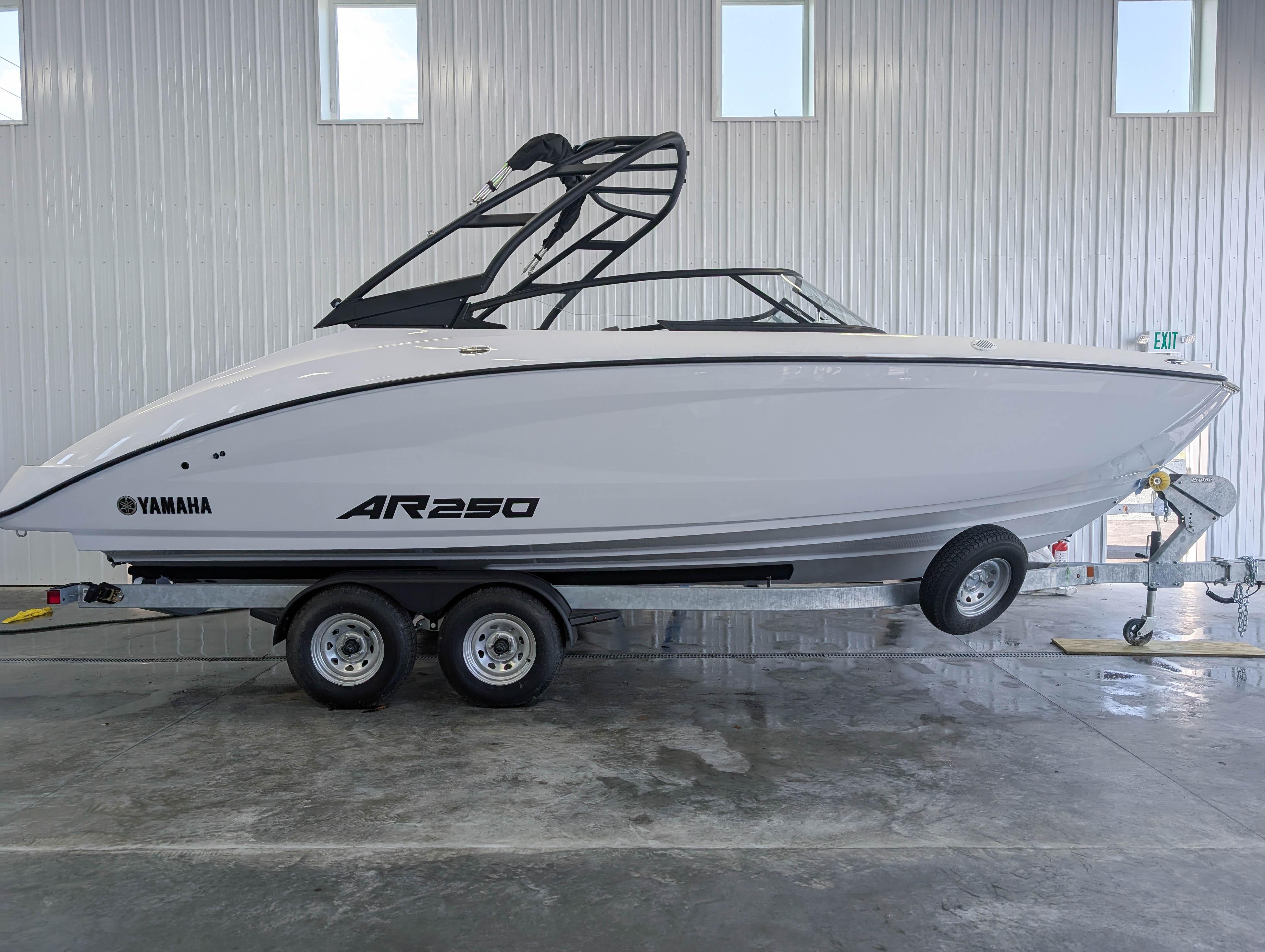 2025 Yamaha Boats AR250