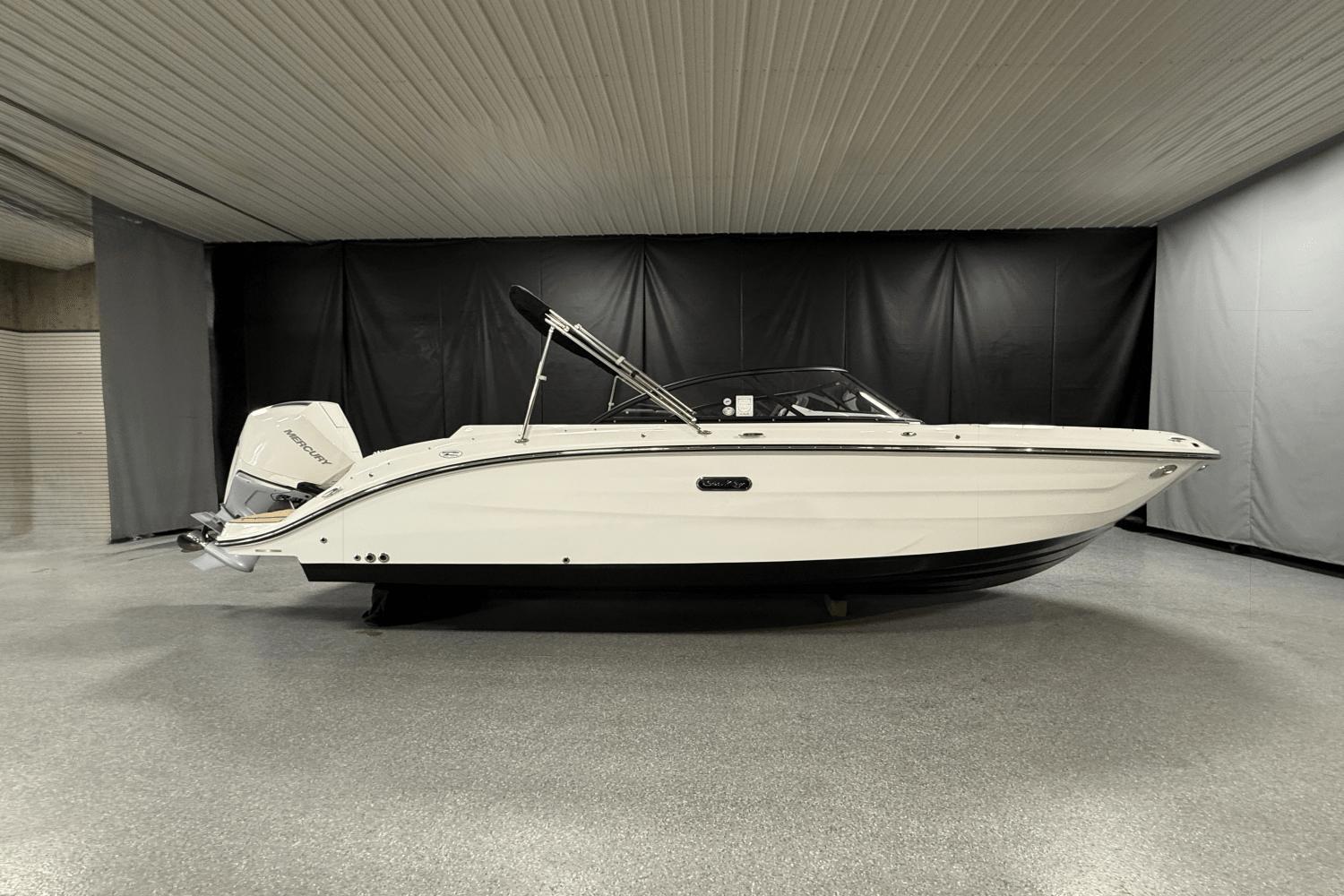 2026 Sea Ray SDX 230 Outboard