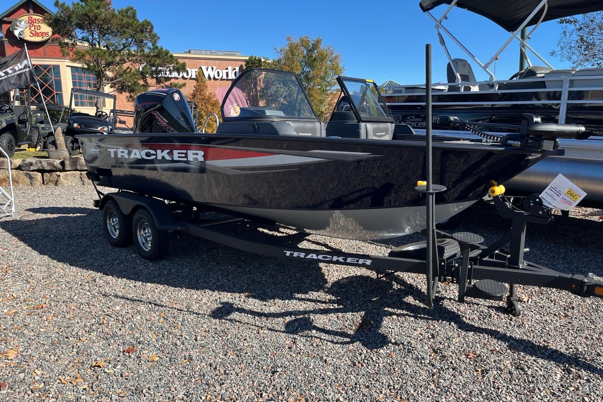 Tracker Targa V-18 WT 2025 Tracker Targa V-18 WT boat displayed outdoors at Bass Pro Shops.