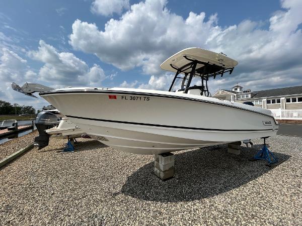 2024 Boston Whaler 230 Outrage