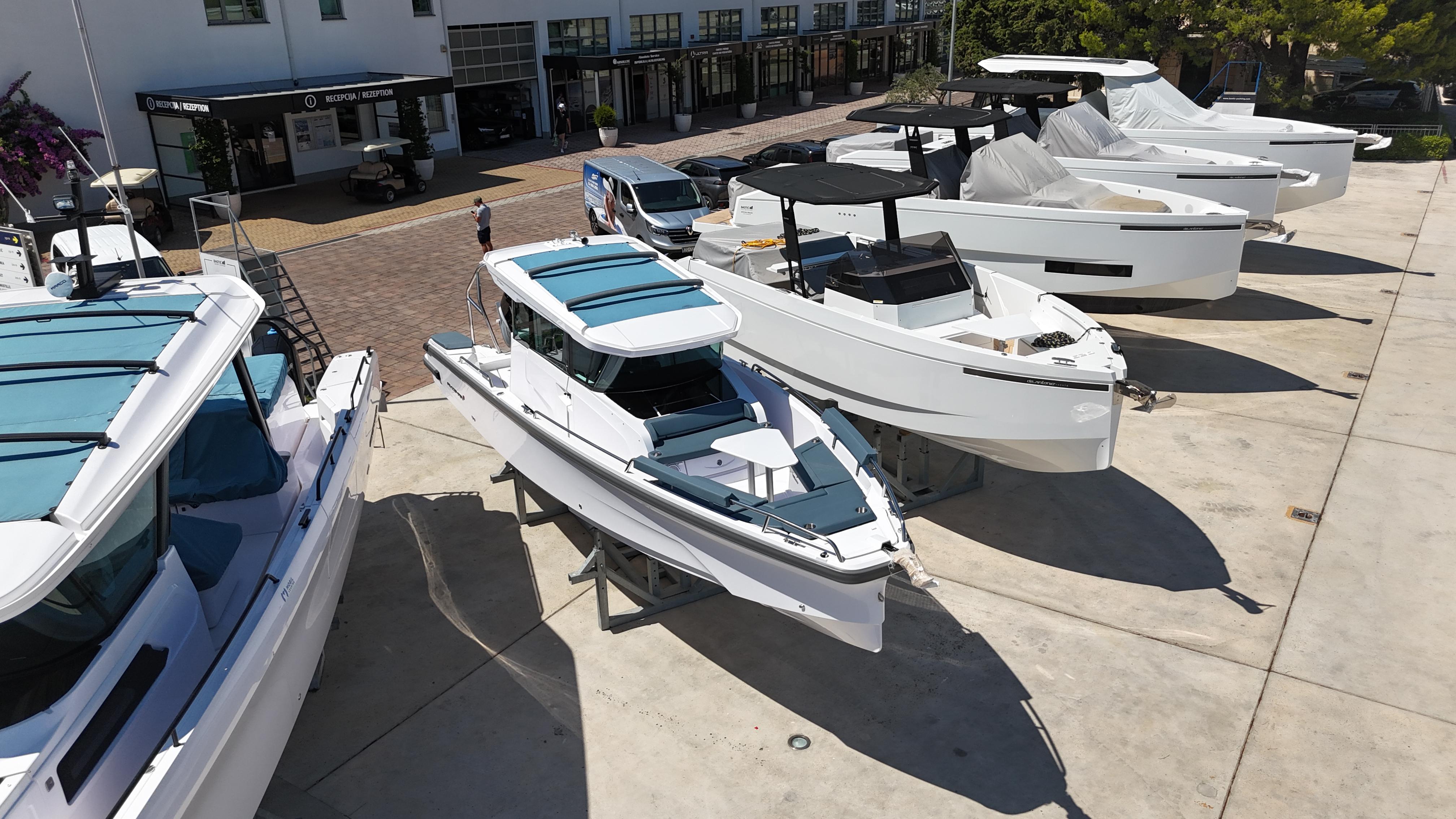 2024 Axopar 29 XC Cross Cabin