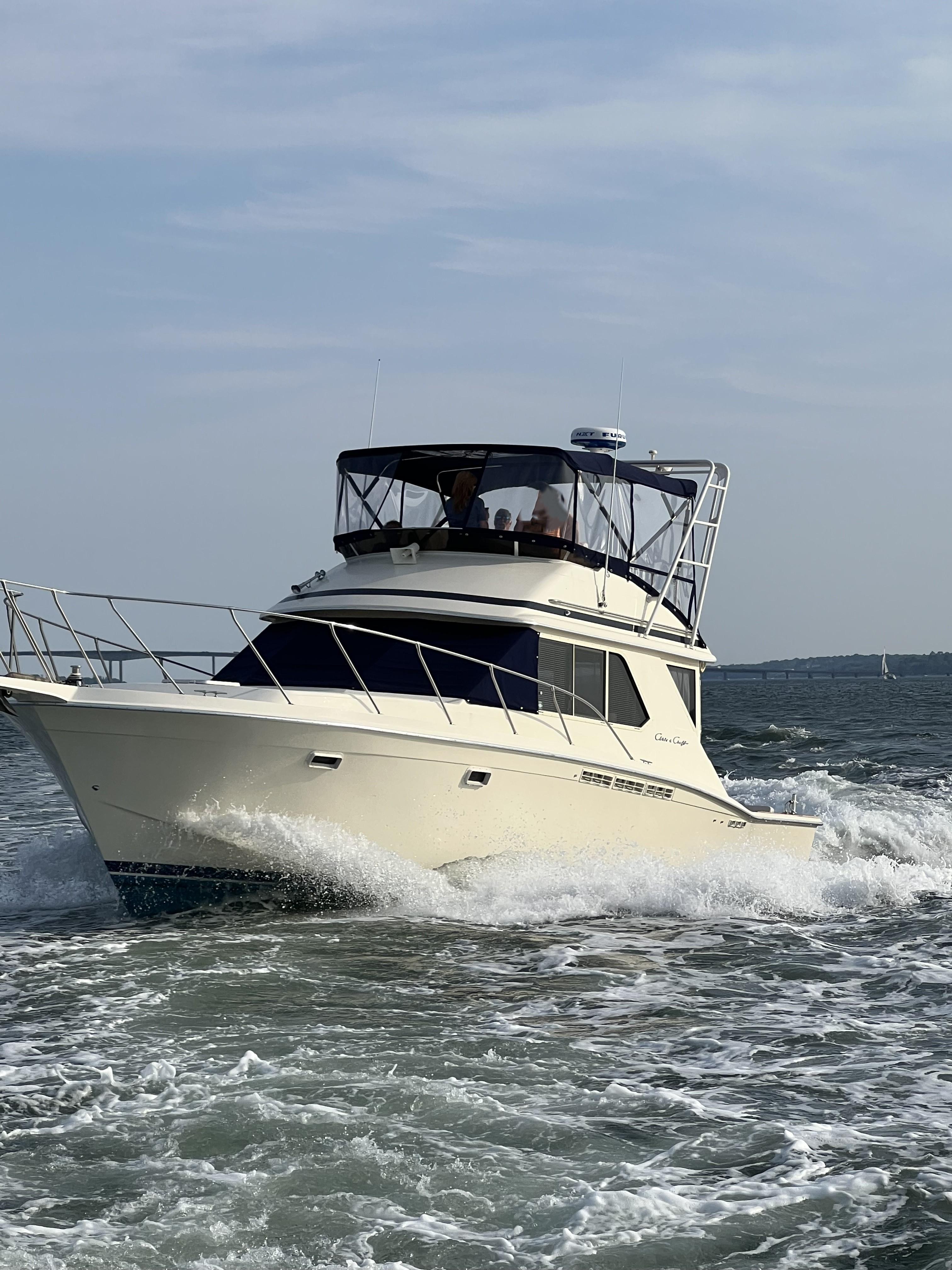 1986 Chris-Craft Commander 392